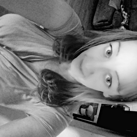 Meet your Posher, Laurie - Picture 2 of 2